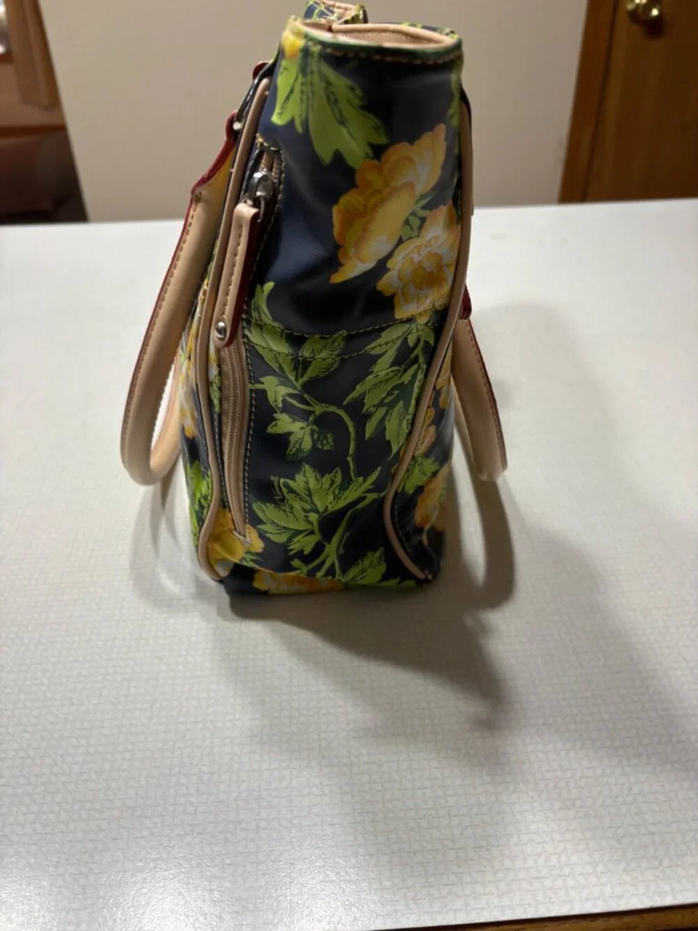 NWOT Gorgeous Tignanello Leather Tote in Foral Print with many pockets